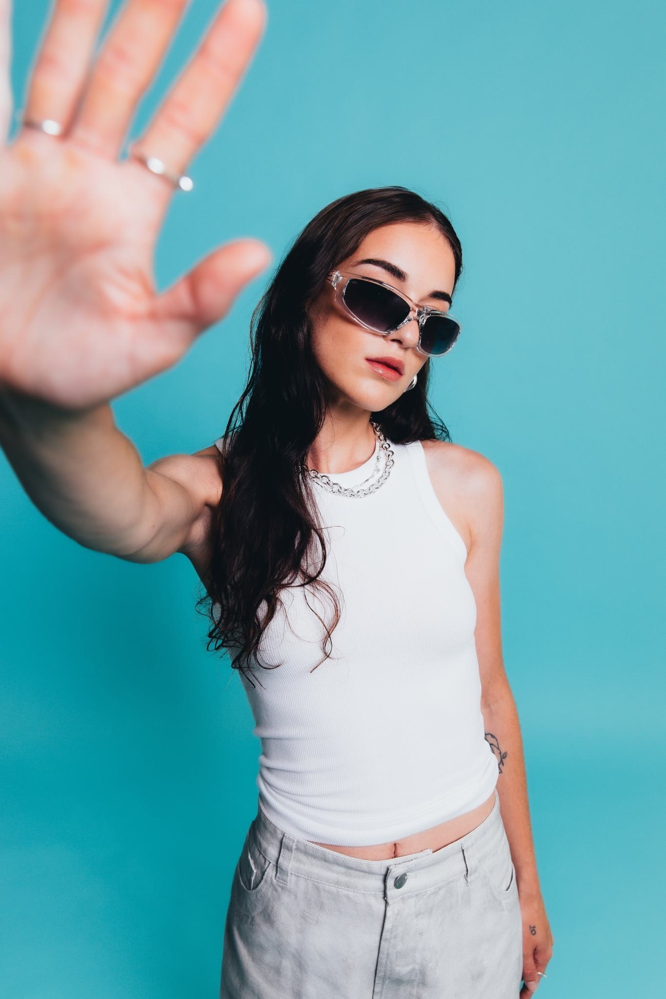 NA T credit photo play fille