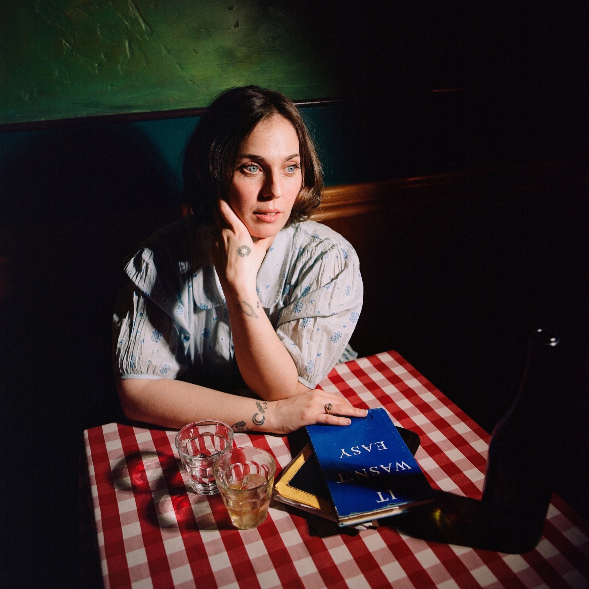 US GIRLS By Colin Medley hires 300dpi